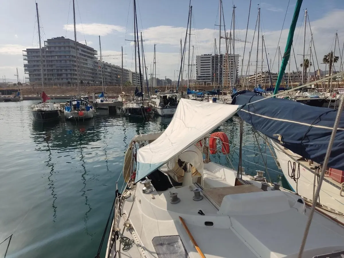 Hospedaje Dado De Baja Badalona Hotel en barco