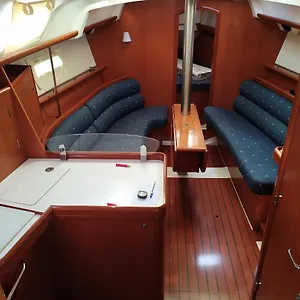  Bateau-hôtel Cruising Boat For Up To 6 People In Masnou